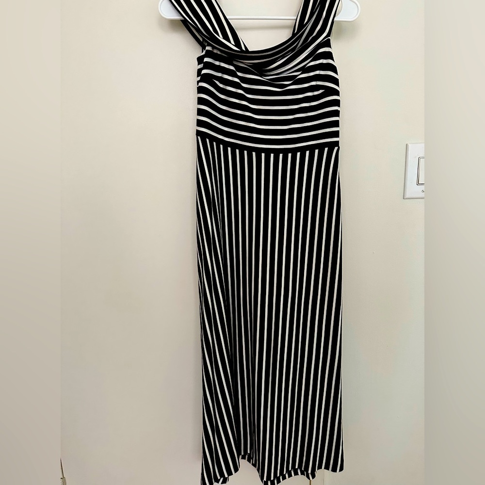 Banana republic striped Ponte Off-the-Shoulder Dress
Color: Navy Combo